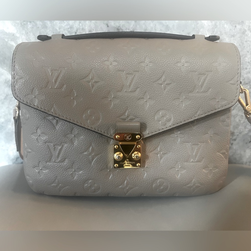 Louis Vuitton Pochette Métis Monogram Empreinte Leather Turtledove